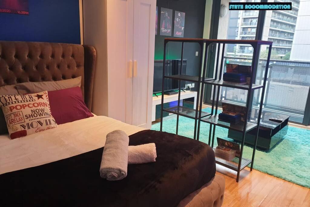 80S Retro 1Bed Studio Serviced Apartment Canary Wharf Perfect For Solo & Couple Travellers London Exterior photo
