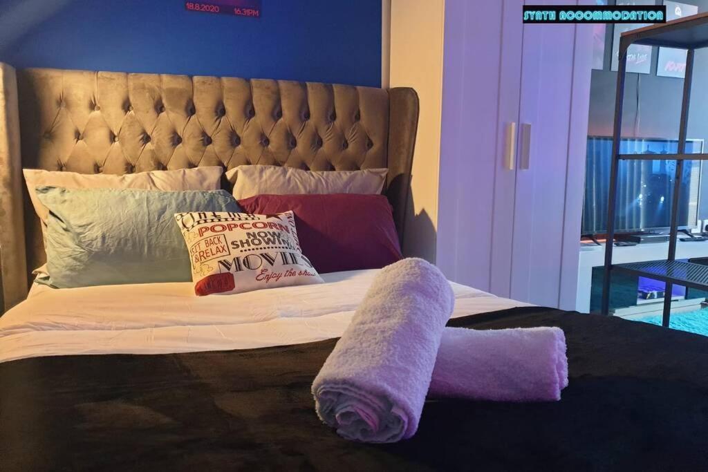 80S Retro 1Bed Studio Serviced Apartment Canary Wharf Perfect For Solo & Couple Travellers London Exterior photo