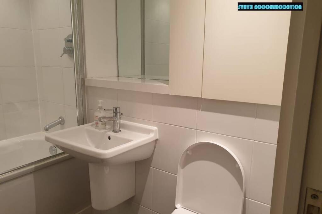 80S Retro 1Bed Studio Serviced Apartment Canary Wharf Perfect For Solo & Couple Travellers London Exterior photo